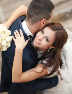 Alliance demi-bombée confort 2 mm en or blanc 750 ‰ - Mariage