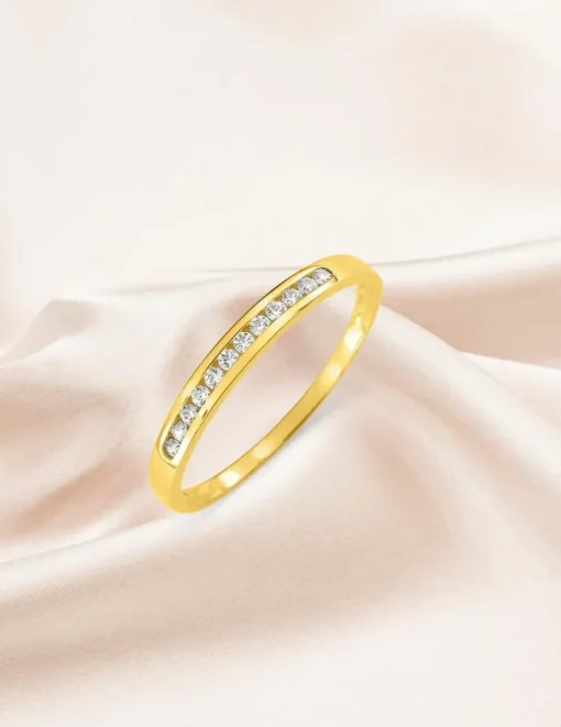 Alliance serti rail or jaune 375 ‰ et oxydes de zirconium, largeur 2,5 mm - Mariage