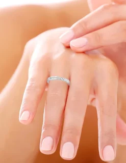 Bague en argent 925 ‰ rhodié et oxydes de zirconium SO OR