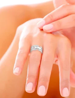 Bague en argent 925 ‰ rhodié, oxydes de zirconium serti griffes SO OR