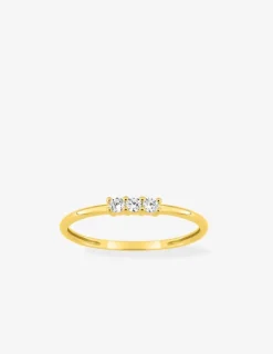 Bague en or jaune 375 ‰ et trois oxydes de zirconium blancs SO OR