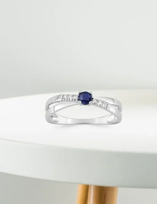 Bague or blanc 375‰, saphir et oxyde de zirconium SO OR