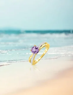 Bague or jaune 375‰, améthyste, oxyde de zirconium SO OR