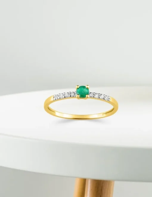 Bague or jaune 375‰, émeraude et oxyde de zirconium SO OR