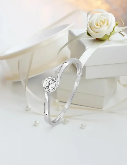 Bague solitaire 4 griffes or blanc 375 ‰ et oxyde de zirconium SO OR