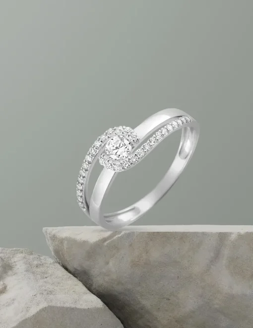 Bague solitaire accompagné or blanc 375 ‰ et oxydes de zirconium SO OR