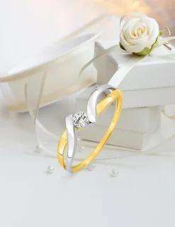Bague solitaire fantaisie or jaune 375 ‰ oxyde de zirconium et rhodium SO OR