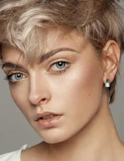 Boucles d'oreilles clous or blanc 750 ‰ topaze et calcédoine SO OR