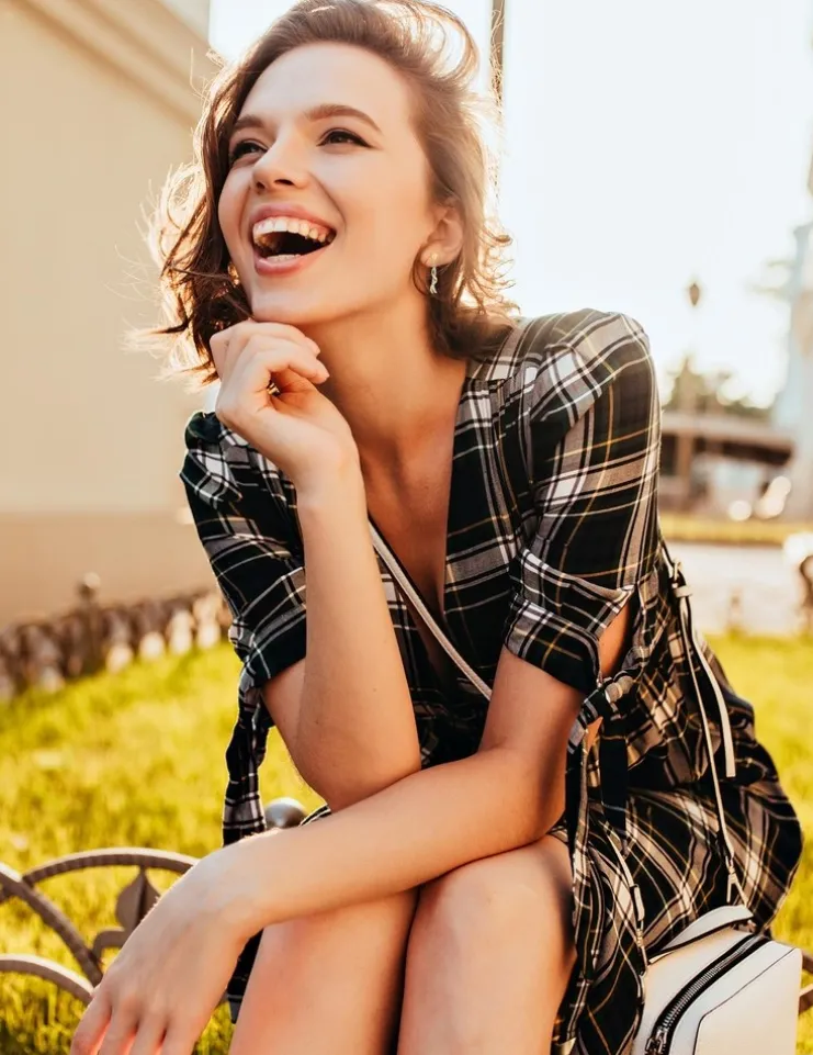 Boucles d'oreilles pendantes en or jaune 375‰ et oxyde de zirconium SO OR