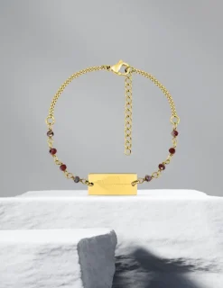 Bracelet fantaisie cristal rouge, petite chaîne et plaque en acier doré SO OR