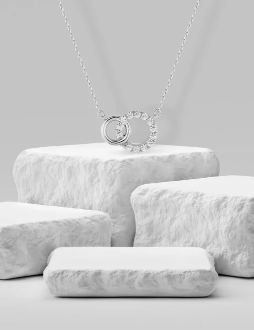 Collier deux cercles entrelacés en or blanc 375 ‰ et oxydes de zirconium avec rhodium SO OR