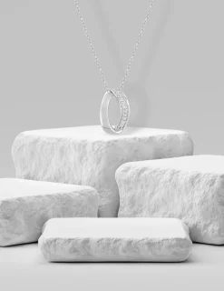 Collier goutte en or blanc 375‰ et oxydes de zirconium SO OR