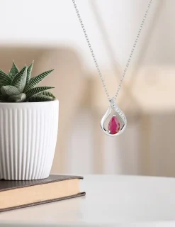 Collier larme or blanc 375‰, diamants et rubis SO OR