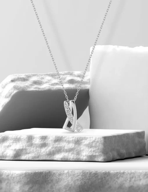 Collier motif géométrique en or blanc 375 ‰ et oxydes de zirconium SO OR