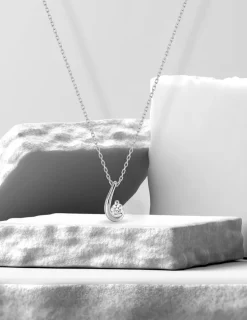 Collier virgule or blanc 375 ‰ et oxyde de zirconium SO OR