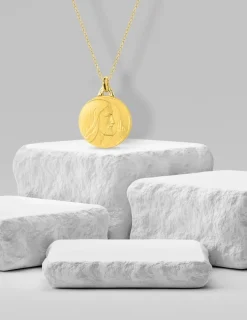 Médaille Christ en or jaune 375 ‰ SO OR
